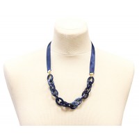 collier-bleu-long-artisanal-equitable-resine-bijou-artisans-du-monde